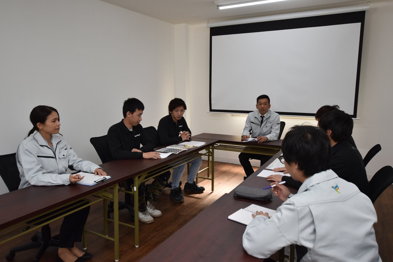 あきる野本社での工事前ミーティング